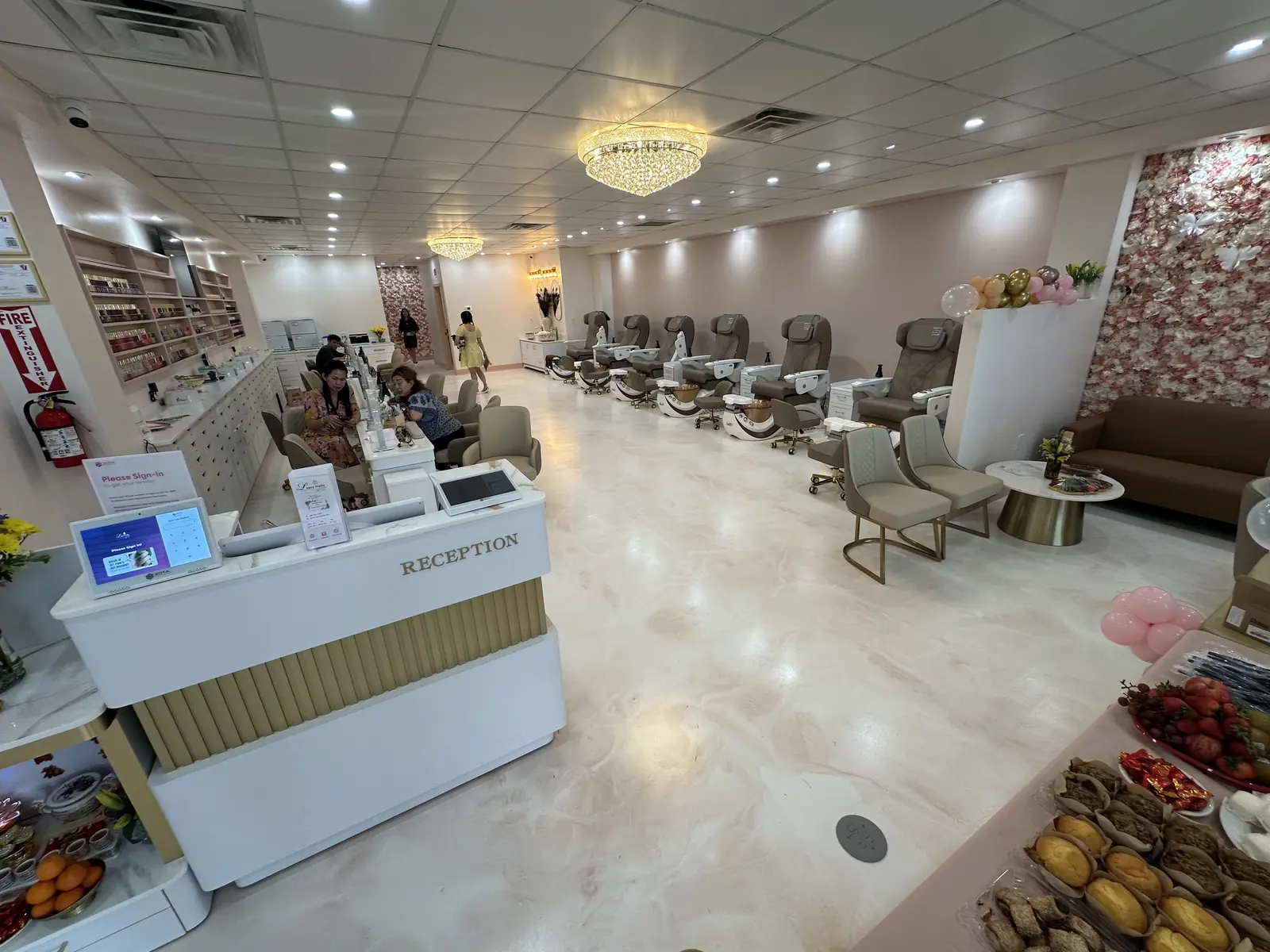 Seamless epoxy floor in a commercial salon interior
